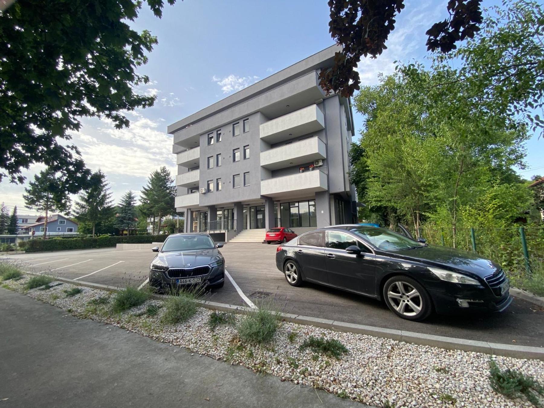 Dbr -dobrinja Sarajevo-free Garage *
