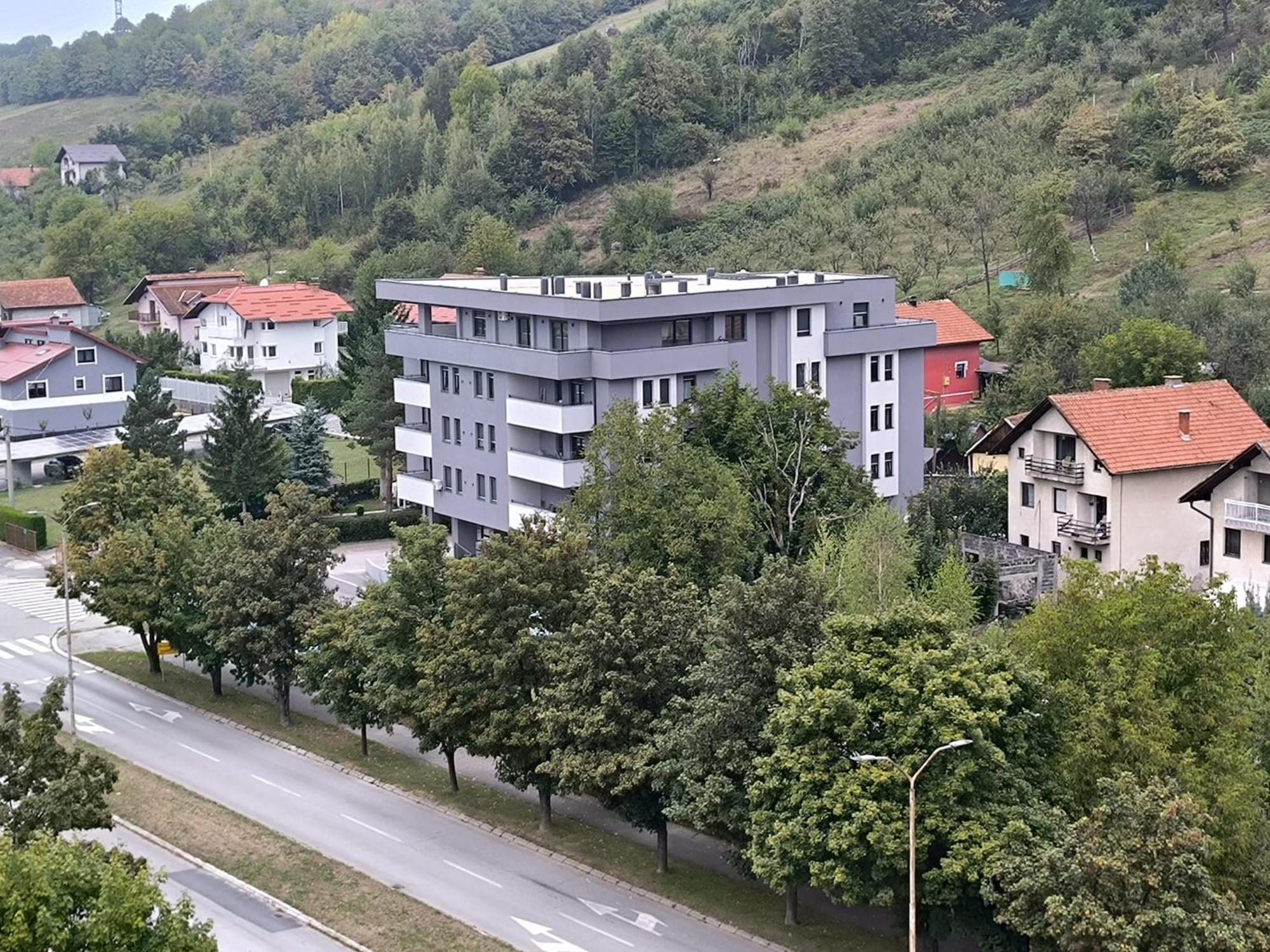 Dbr -dobrinja Sarajevo-free Garage * SJJ
